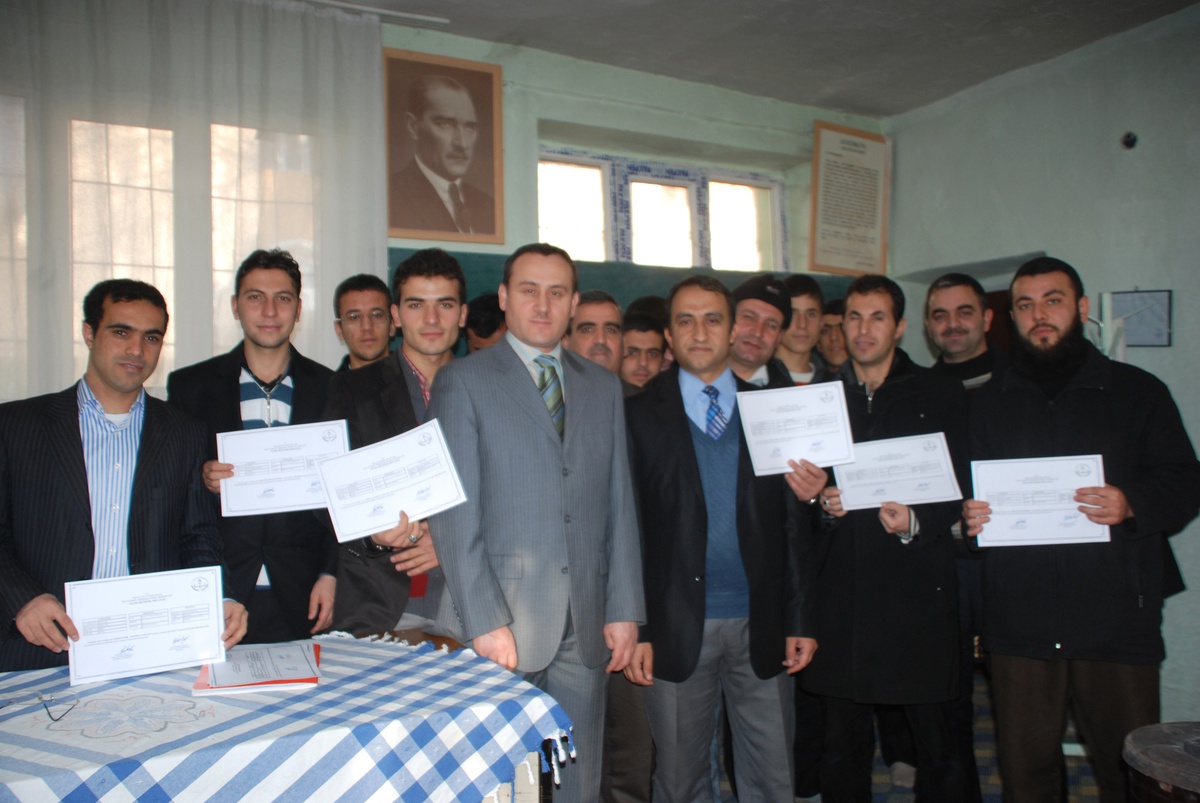 Hani\'de Cenaze Yıkama Kursunu Tamamlayan İmamlara Belgeleri Törenle Verildi