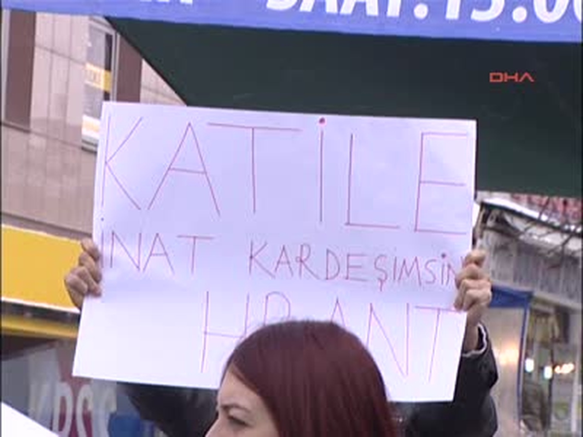 Hrant Dink Davasında Mahkemenin Kararını Kefen Giyerek Protesto Ettiler