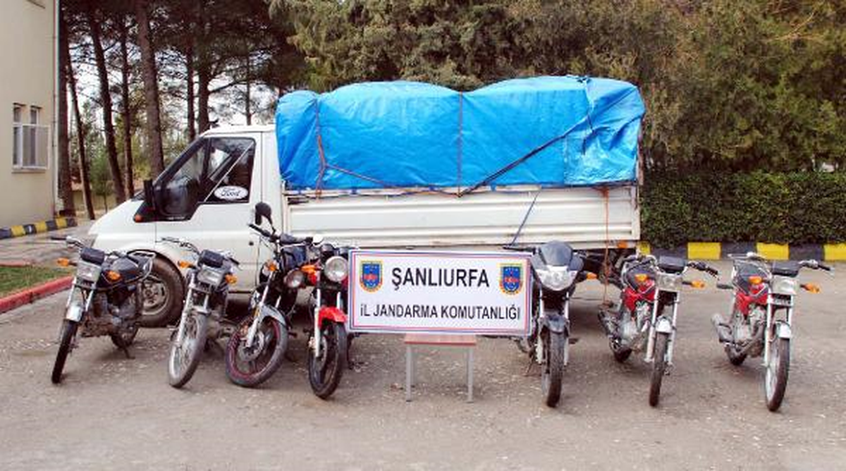 Kamyonet Kasasında 7 Çalıntı Motosiklet