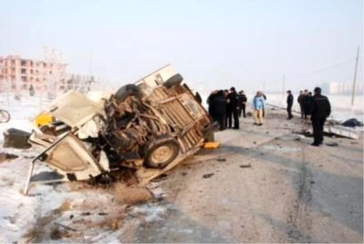 Konya2 Belediye Otobüsü ile İşçi Servisi Çarpıştı: 5 Ölü, 8 Yaralı