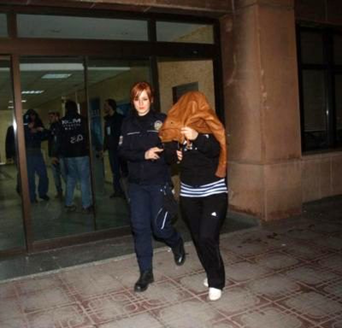 Masaj Salonlarına Fuhuş Baskını Kamerada