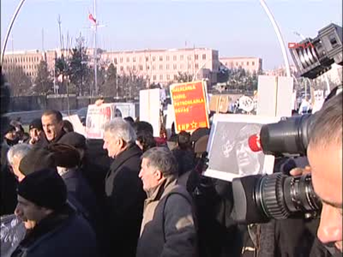 Meclis Önünde Hrant Dink Davası Kararına Protesto