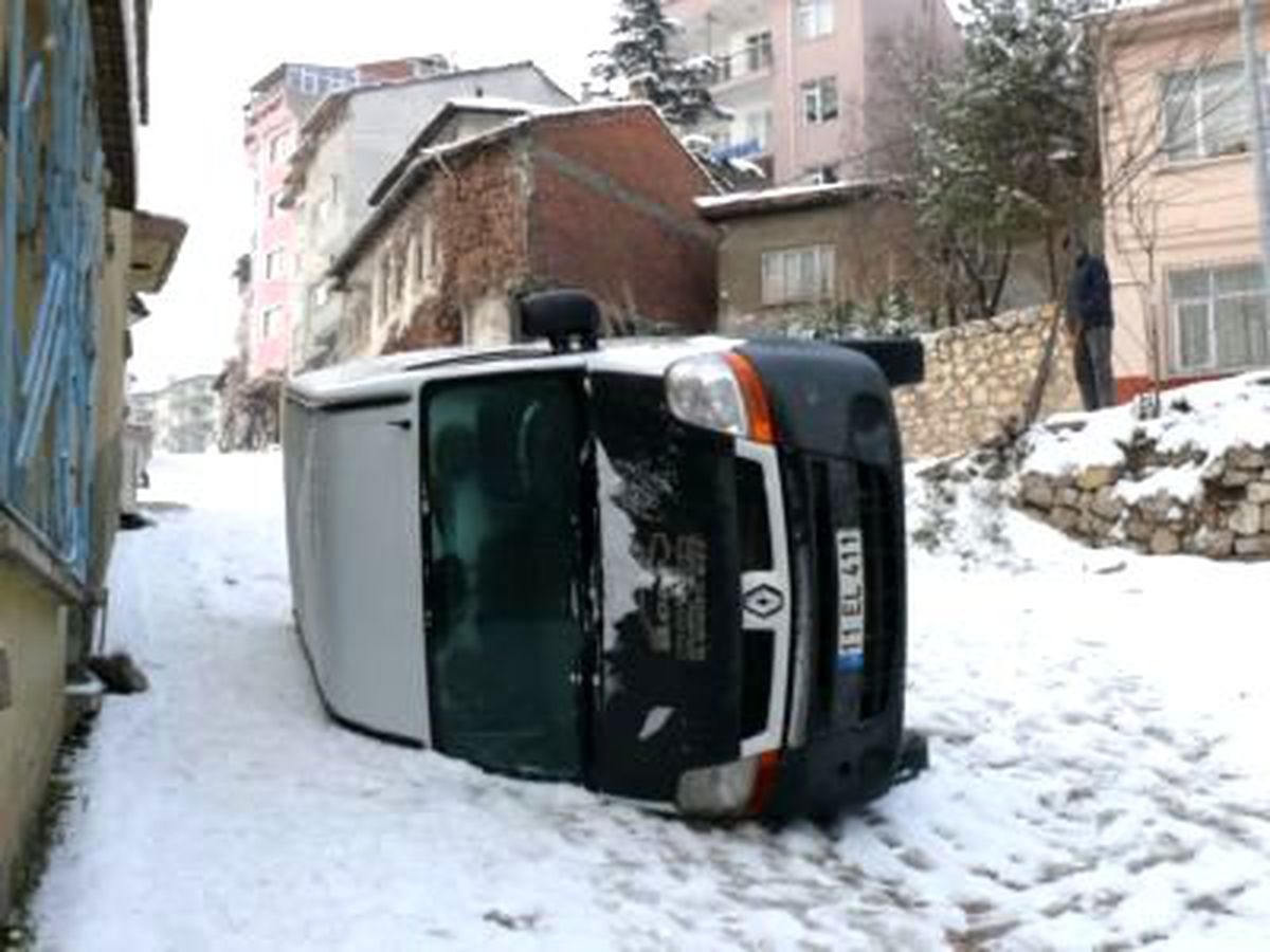 Minibüs Devrildi: 1 Yaralı
