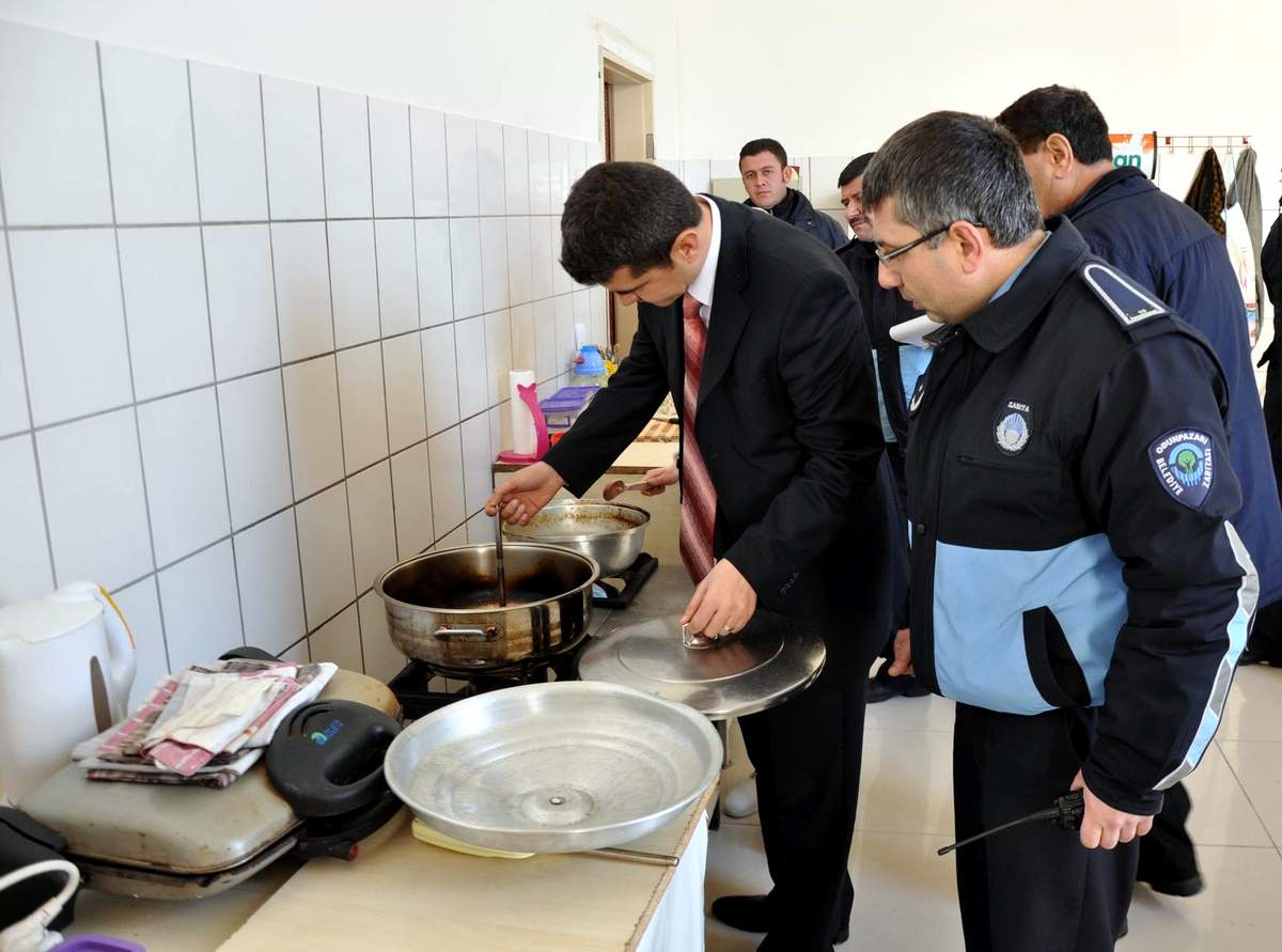 Odunpazarı Belediyesi Zabıta Ekipleri Sağlıksız Çibörek\'e Geçit Vermiyor