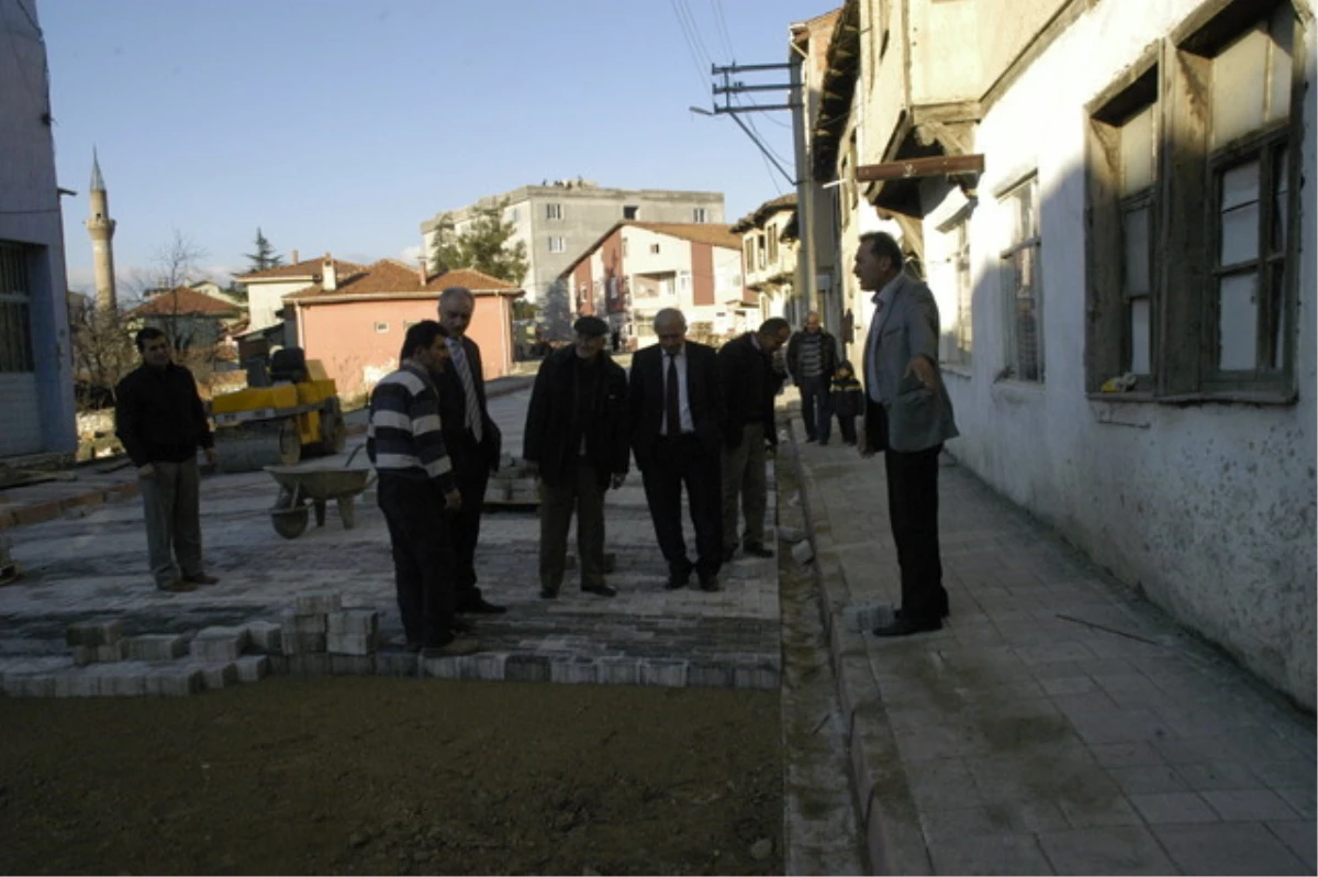 Orhaneli Şehir Merkezine Parke Döşeniyor