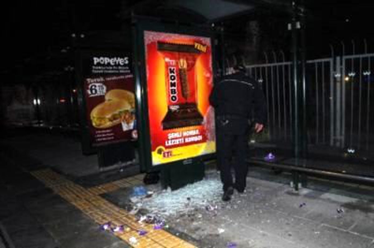 Otobüs Durağında Bomba Paniği