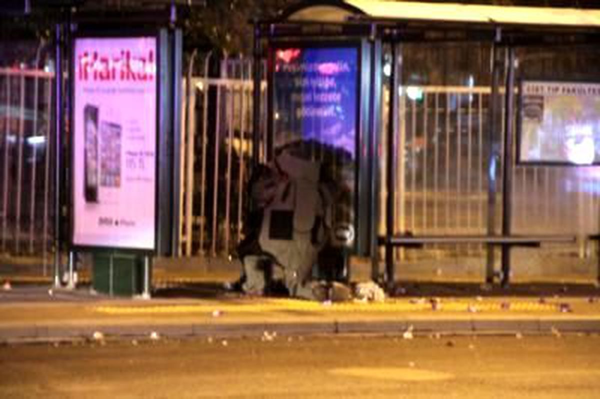 Otobüs Durağında Unutulan Paket Polisi Alarma Geçirdi