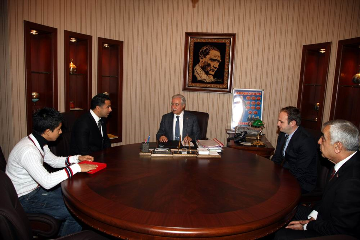 Paraşütçülerden Aldırmaz\'a Teşekkür
