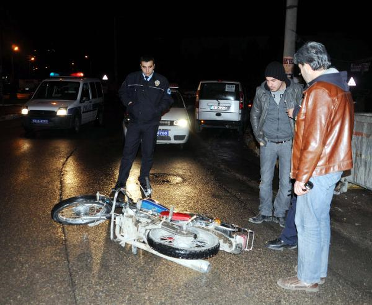 Polisi Görünce Çaldıkları Motosikleti Bırakıp Kaçtılar