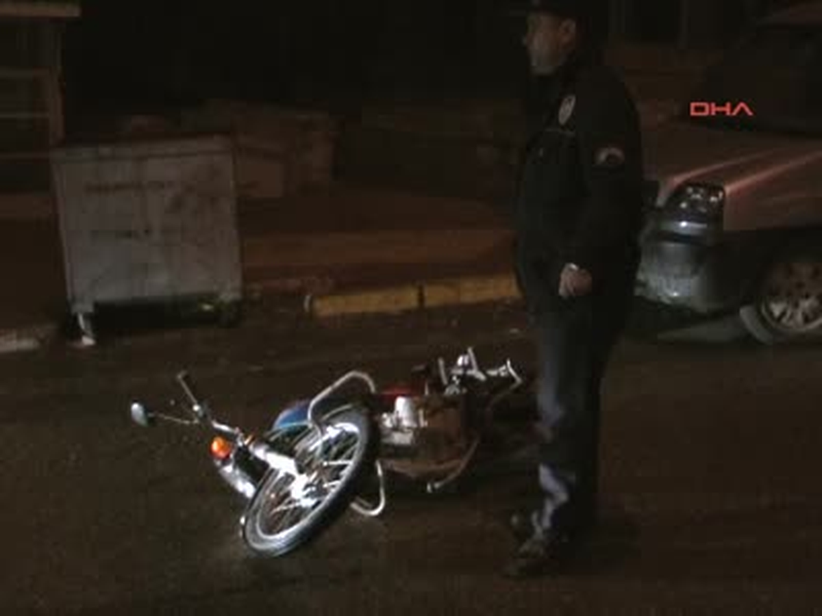 Polisi Görünce Çaldıkları Motosikleti Bırakıp Kaçtılar