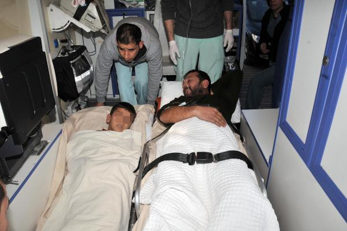 Tabancayla Oynayan 8 Yaşındaki Çocuk, Bir Kurşunla Hem Kendini, Hem Babasını Yaraladı