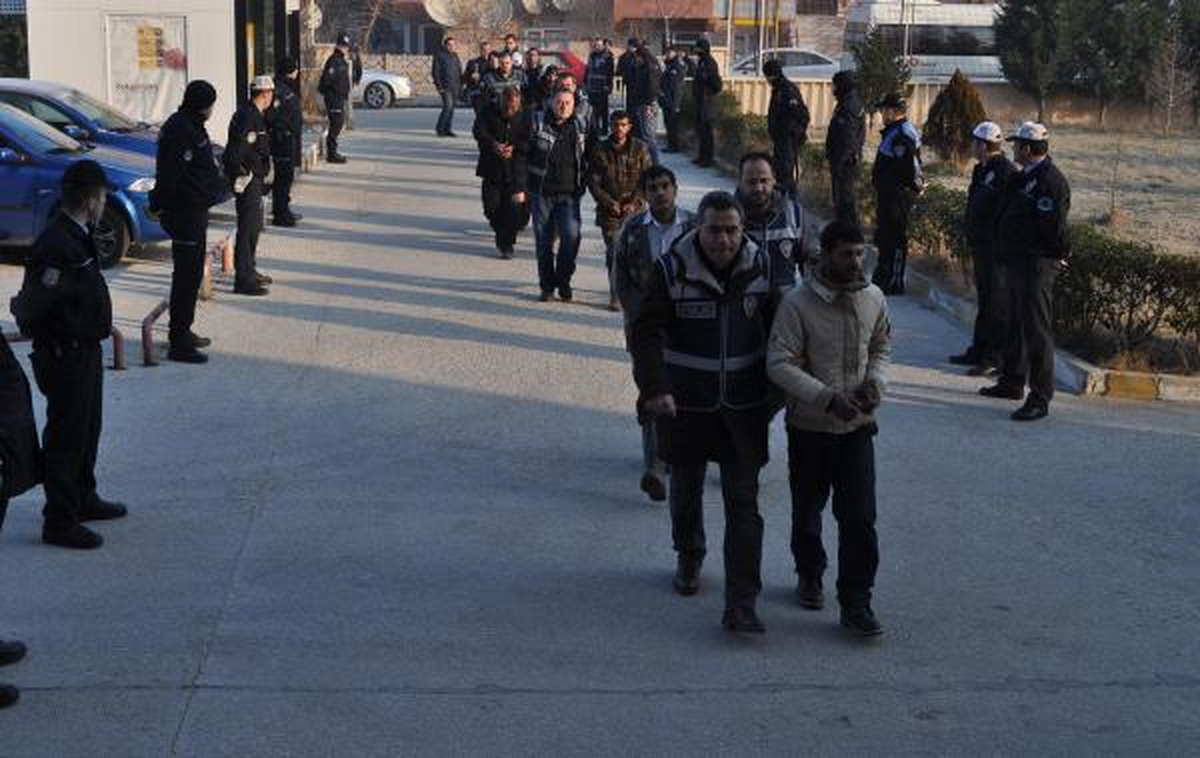 Uyuşturucu Operasyonunda Gözaltına Alınan 20 Kişi Tutuklandı