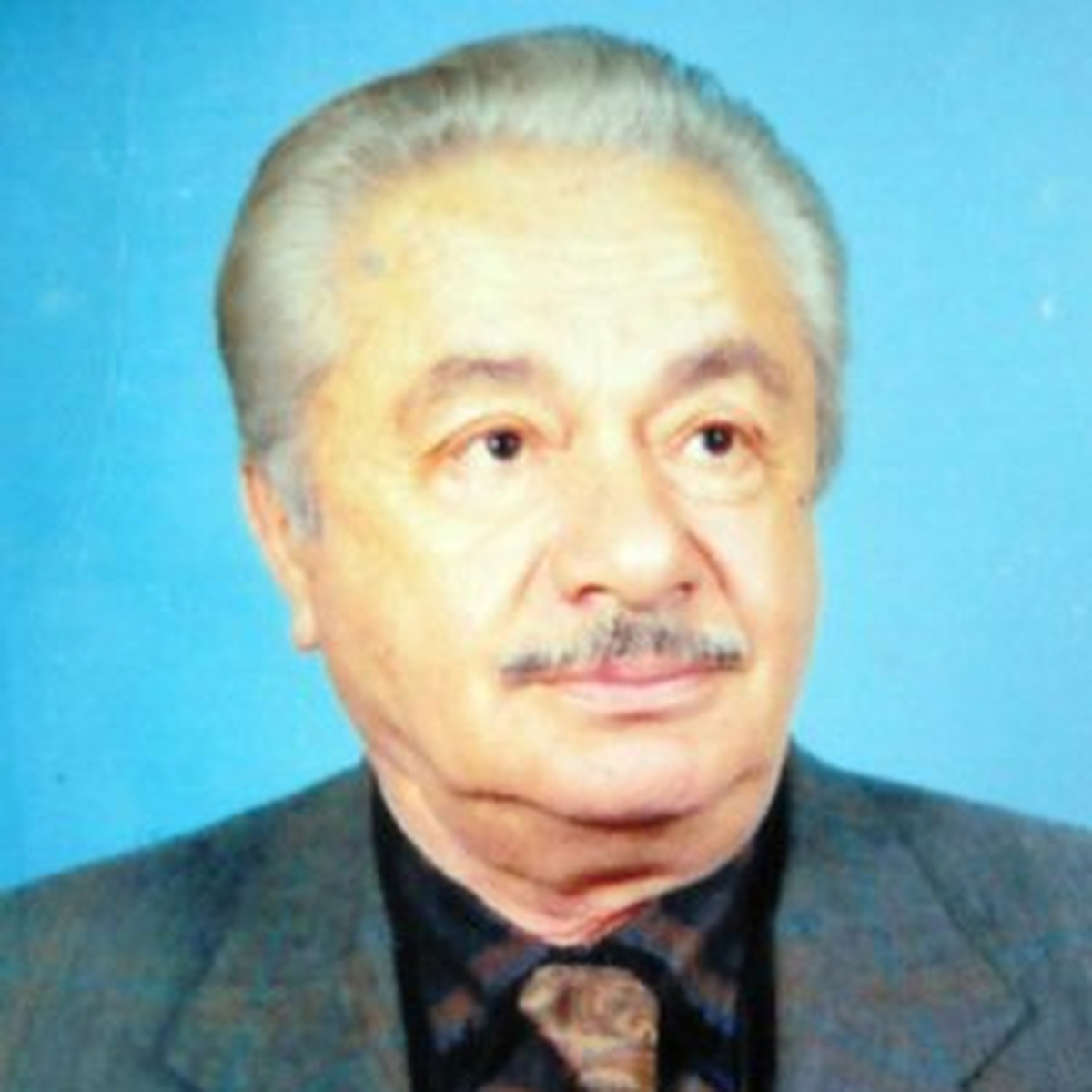 Üzerindeki Kıyafetleriyle Gömülecekti