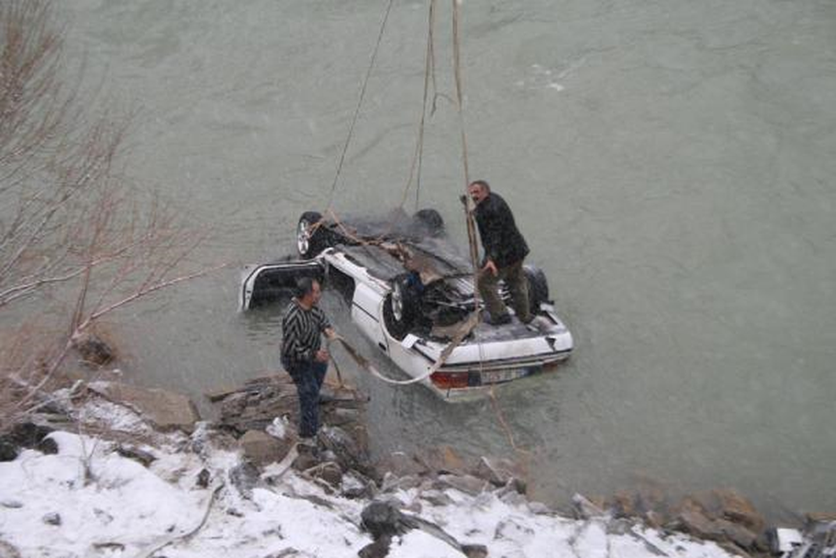 Zap Suyu\'na Uçan Otomobilde 1 Kişi Öldü