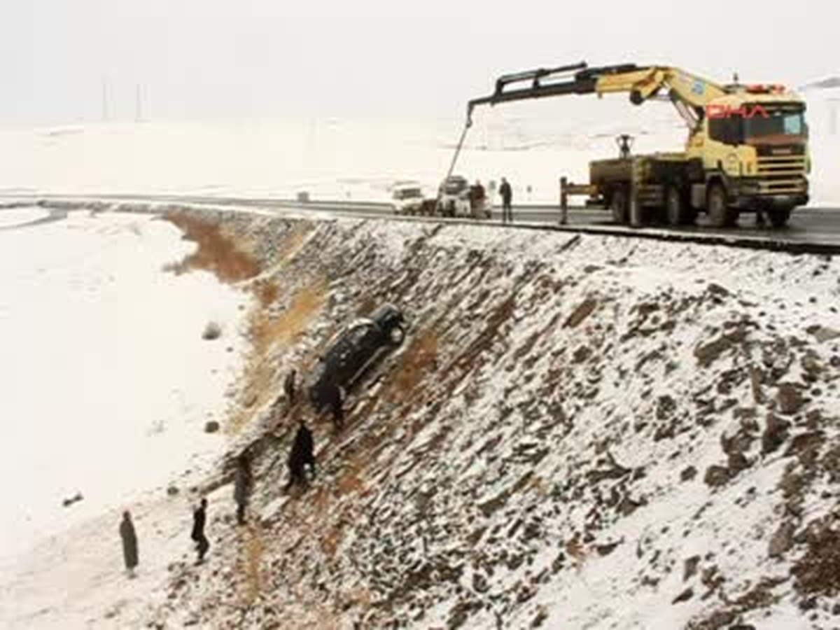 Ağrı\'da TIR Devrildi