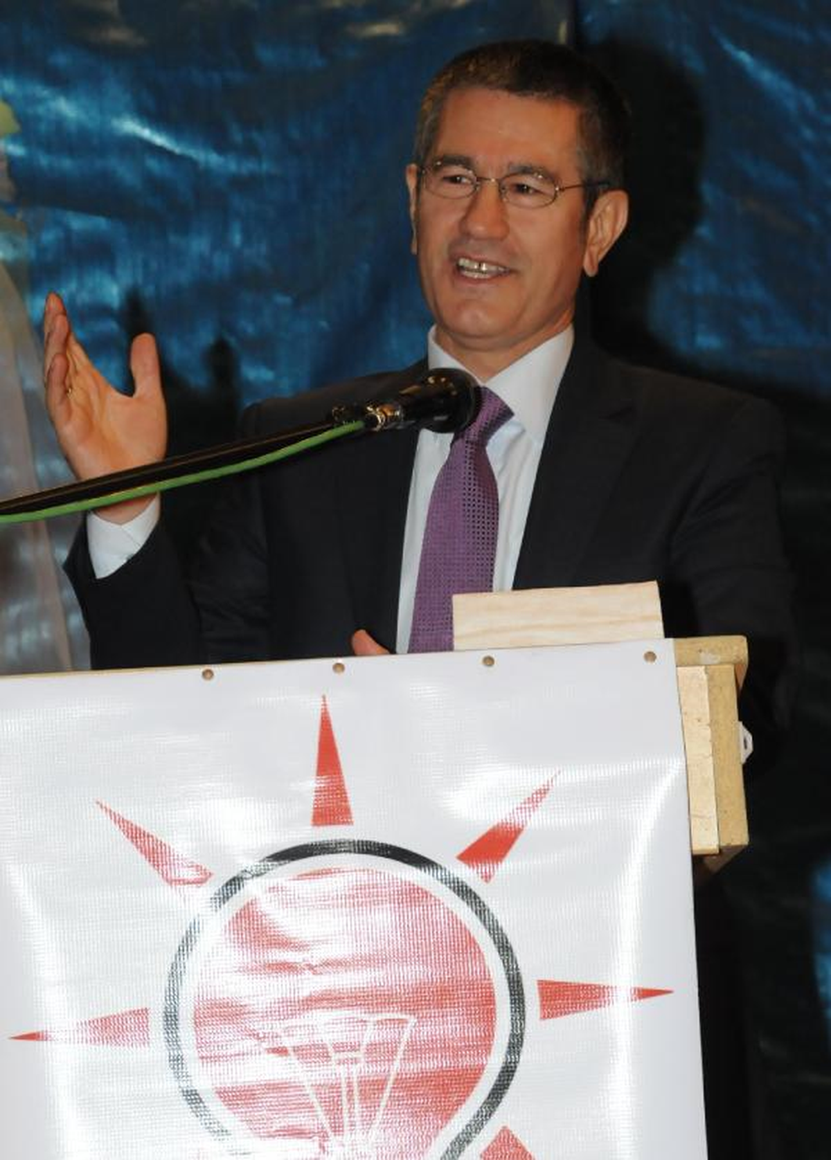AK Parti'li Canikli: 'Chp, BDP'nin Arka Bahçesi Gibi'