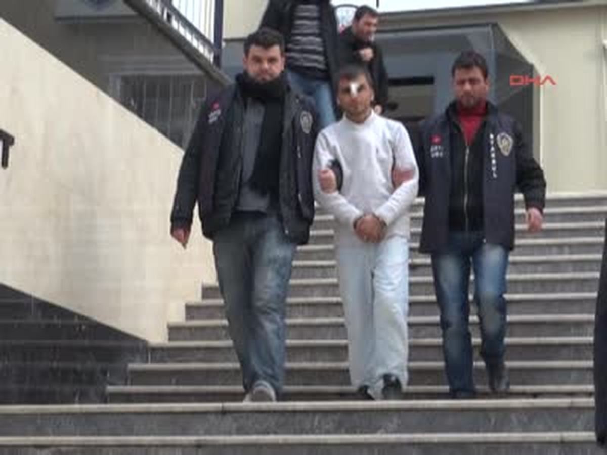 Annesinin Altınlarını Erkek Arkadaşına Çaldırmış