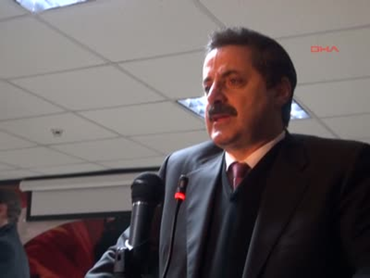 Bakan Çelik Karne Dağıttı