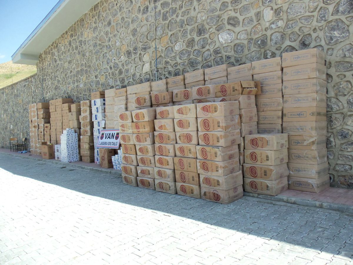Başkale\'de 46 Bin 200 Paket Kaçak Sigara Ele Geçirildi