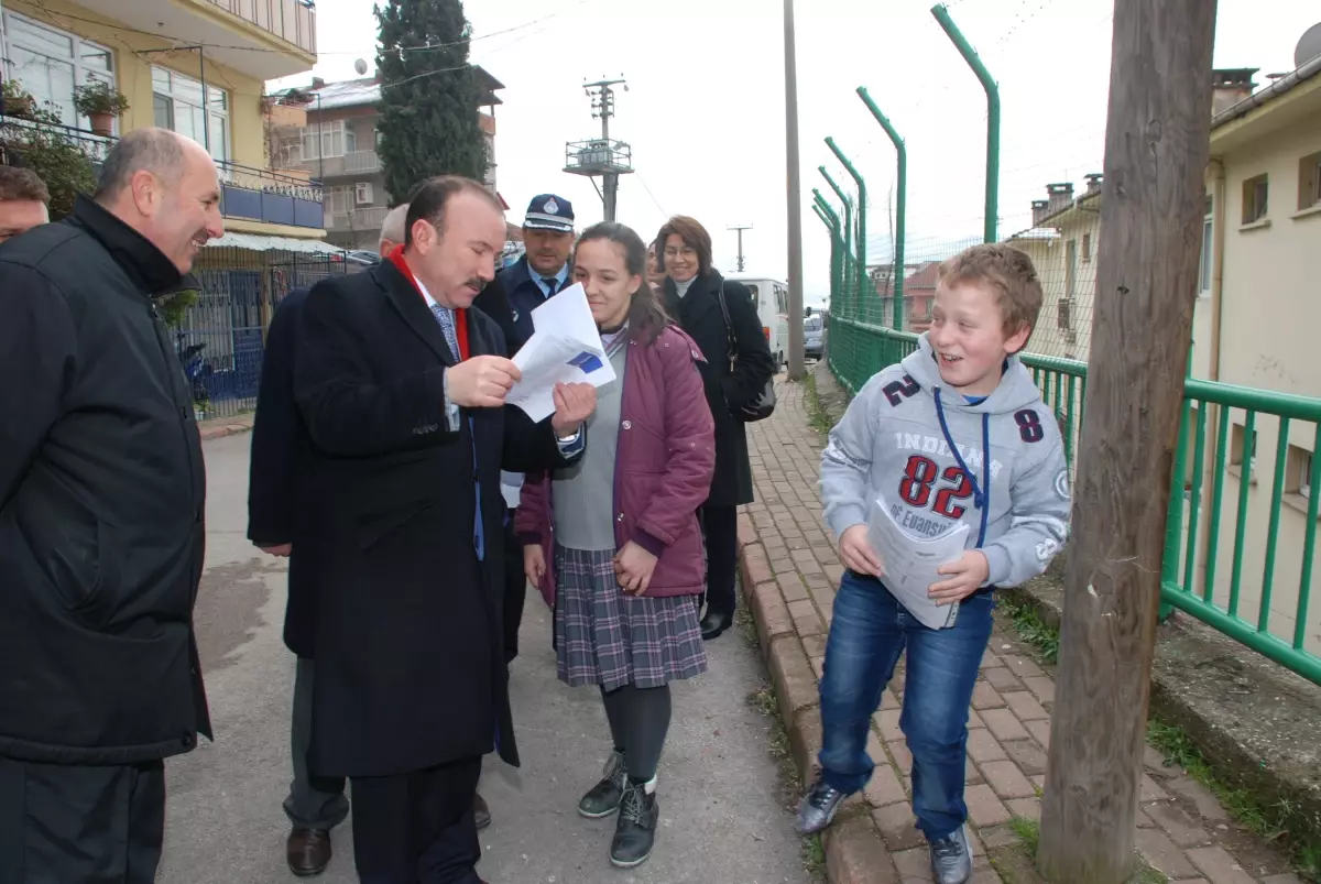Başkan Doğan Öğrencilere Karne Hediyesi Verdi