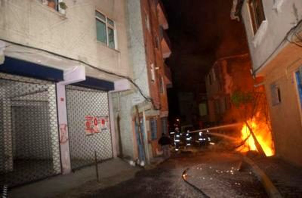 Beyoğlu\'nda Gecekondu Yangını