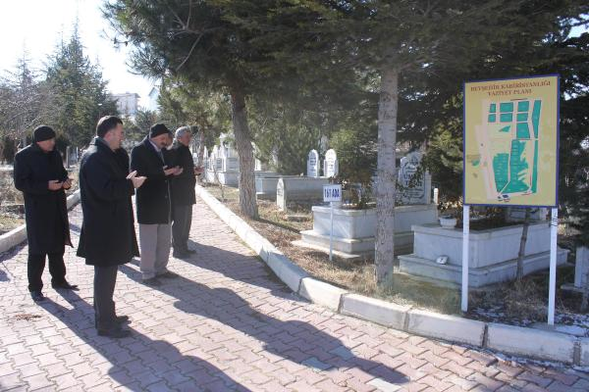 Beyşehir'de Mezarlıkta 24 Saat Kuran Okunuyor