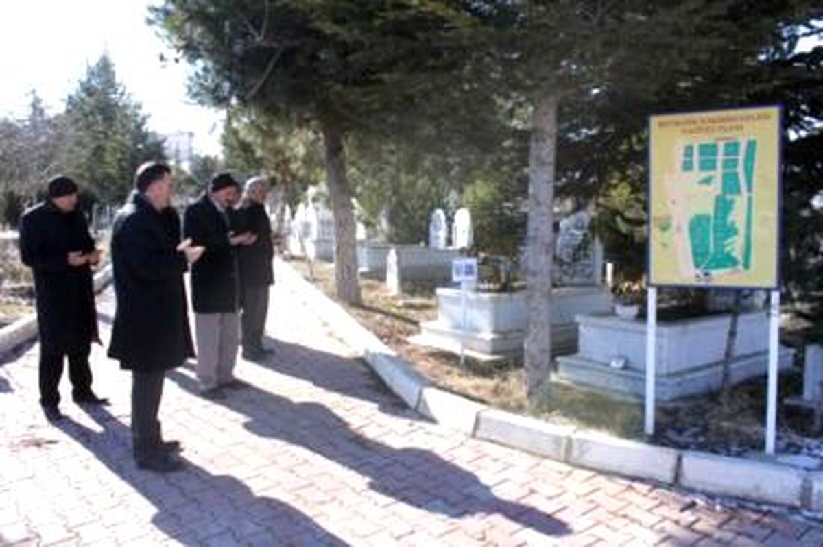 Beyşehir'de Mezarlıkta 24 Saat Kuran Okunuyor Beyşehir'de Mezarlıkta 24 Saat Kuran Okunuyor...