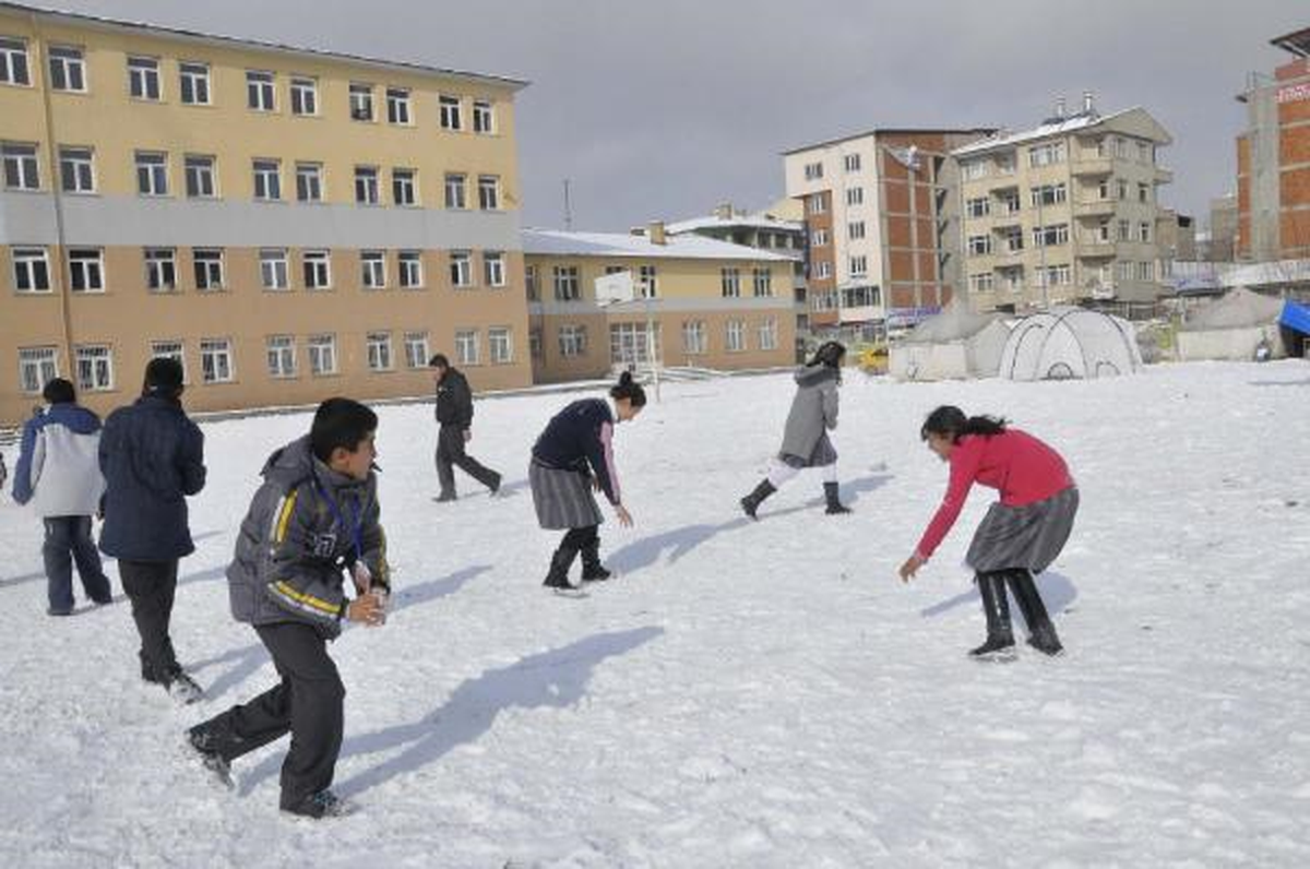 Depremzede Öğrenciler Karne Sevinci Yaşamadı
