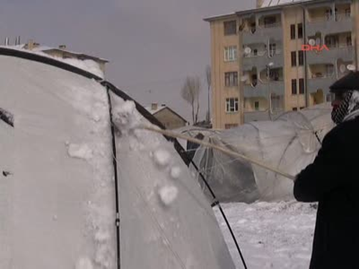 Depremzede Öğrenciler Karne Sevinci Yaşamadı
