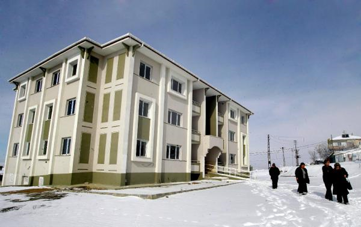 Depremzedeye 4 Yıl Sonra Teslim Edilen Konutların Ne Elektriği Ne de Suyu Var
