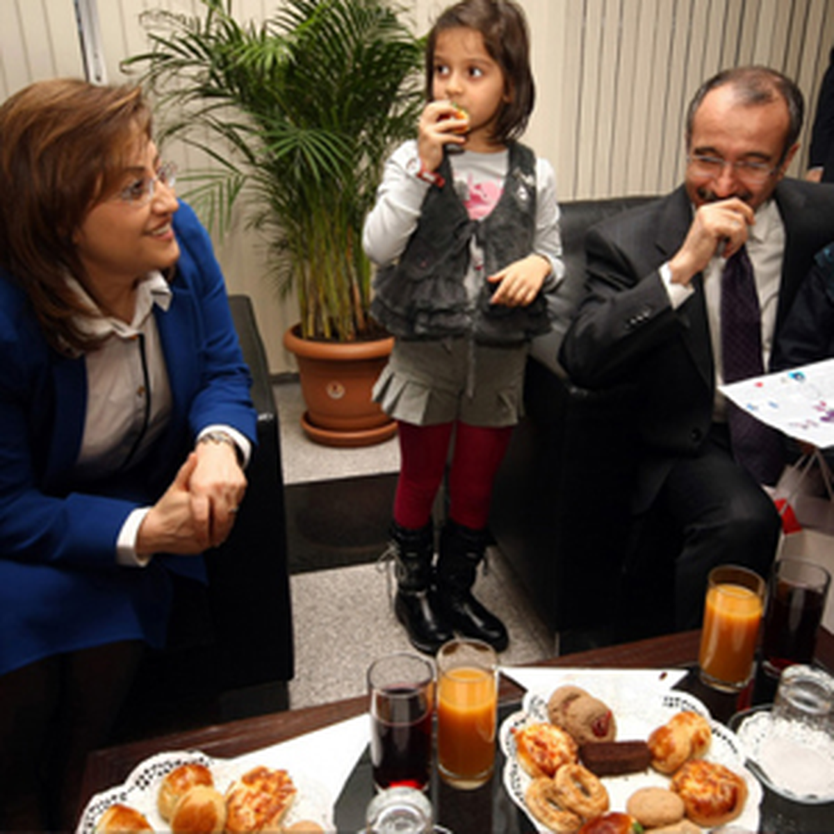 Dinçer ve Şahin Öğrencilere Karne Dağıttı