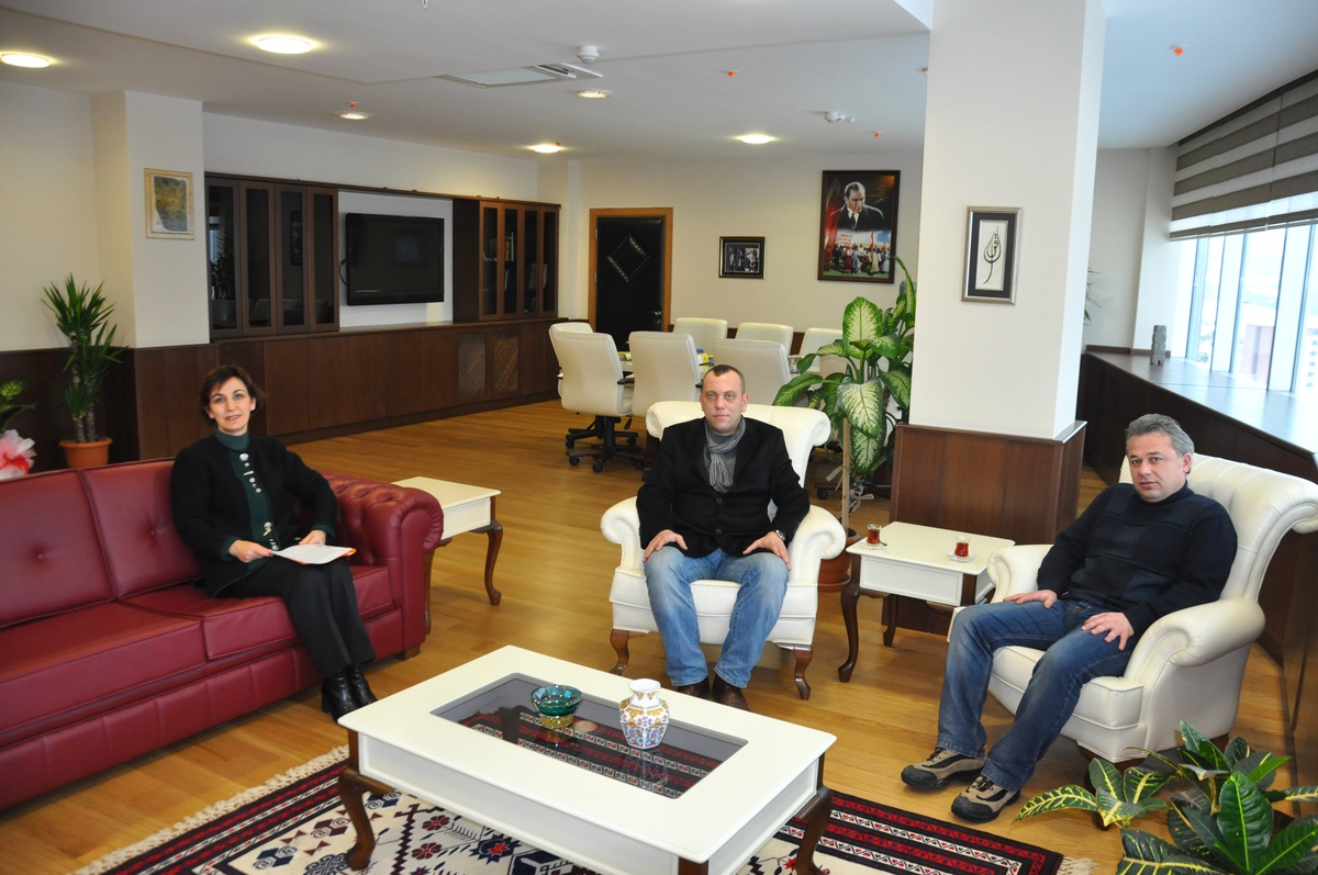 Düzce Myo Mezunları Derneğinden Rektör Şerifoğlu\'na Ziyaret