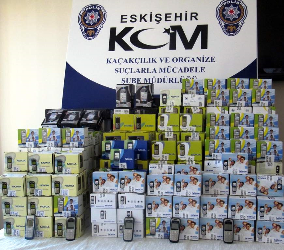 Eskişehir\'de Kaçak Cep Telefonu Operasyonu