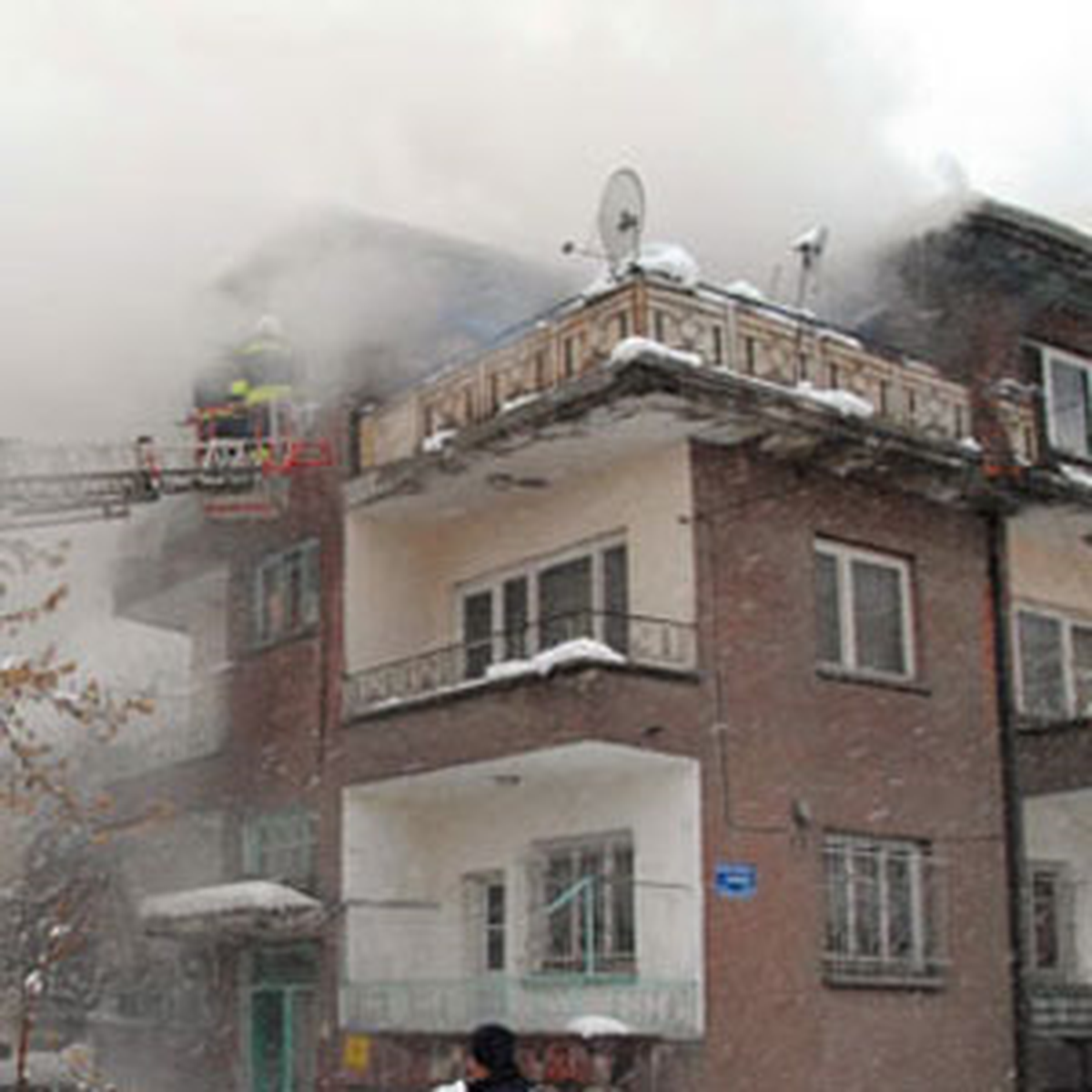 Evi Yanan Kadın Yardım Bekliyor