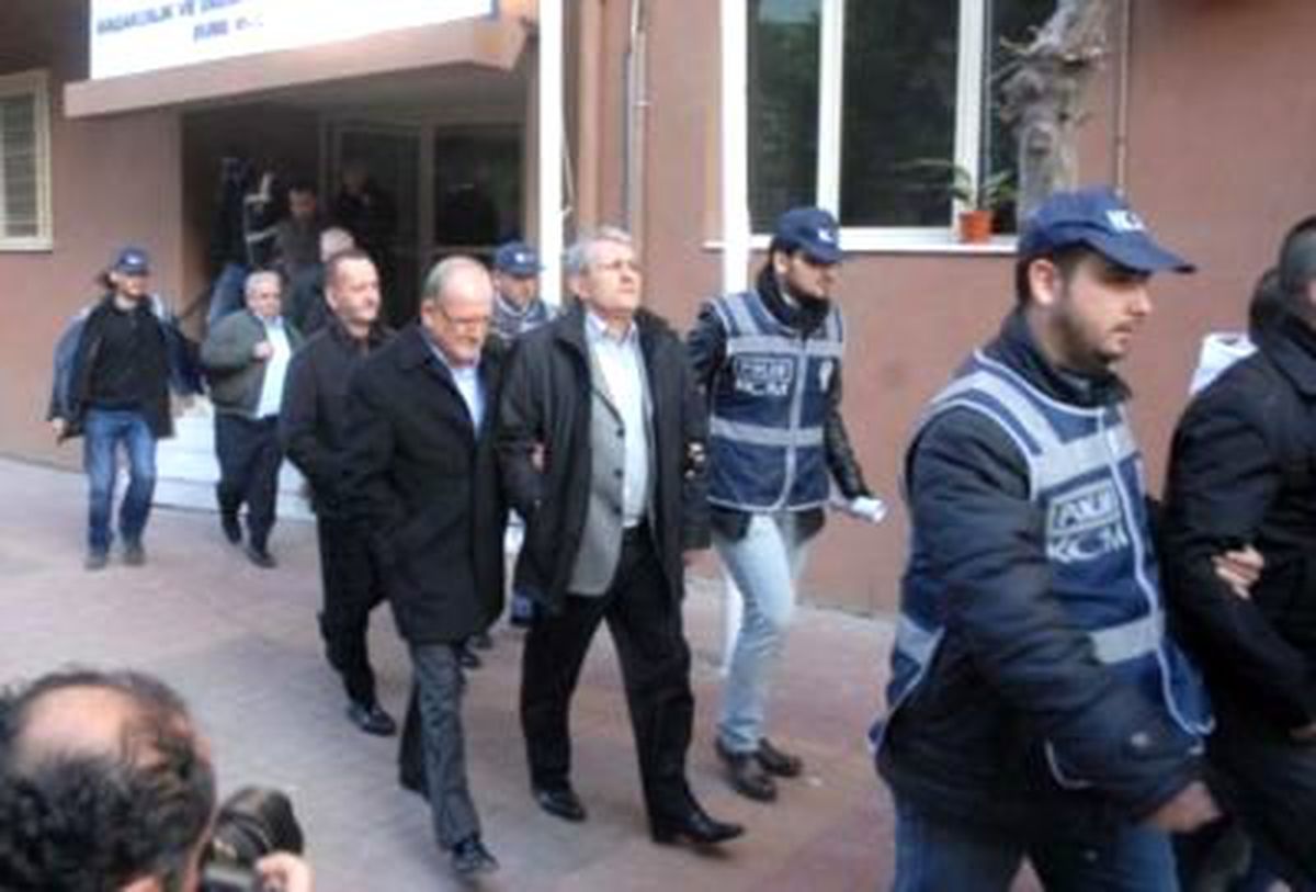 Gümrük Operasyonu Zanlıları Adliyeye Sevk Edildi