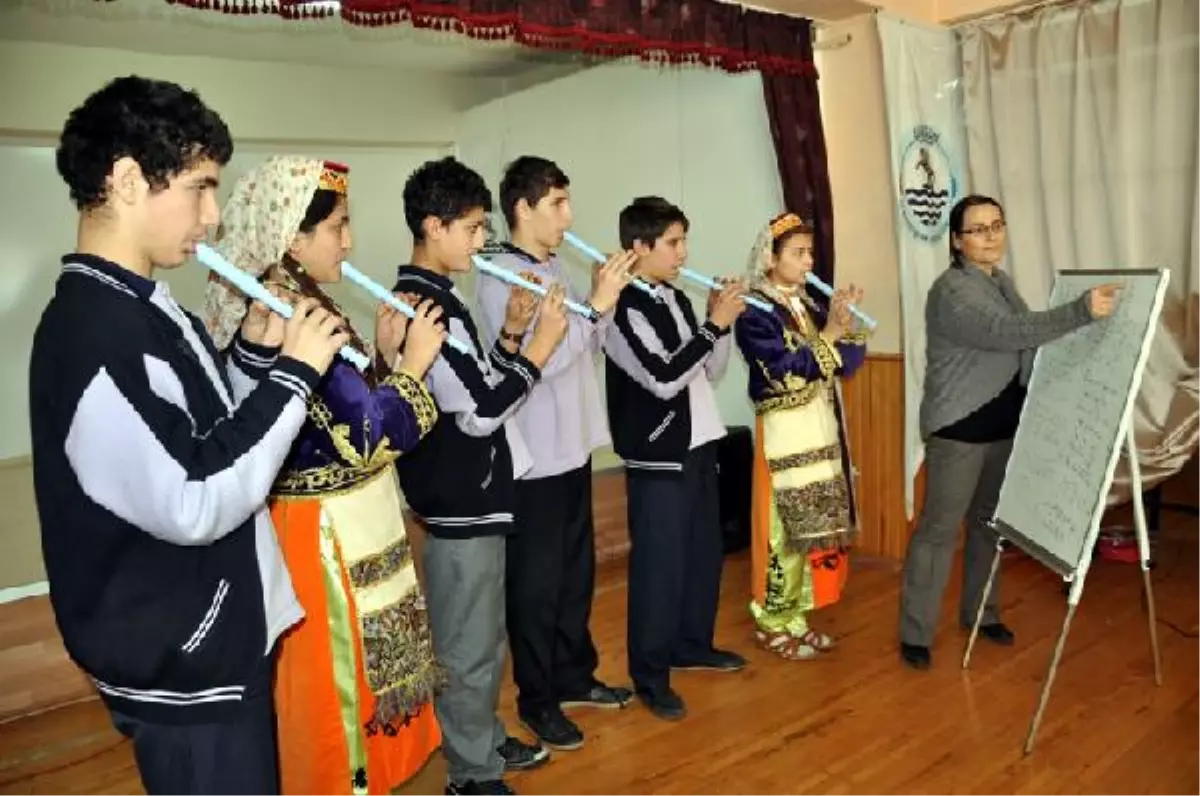 İşitme Engelli Öğrencilerin Müzik Korosu