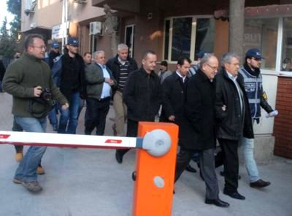 İzmir\'de Gümrük Müdürü Adliyede