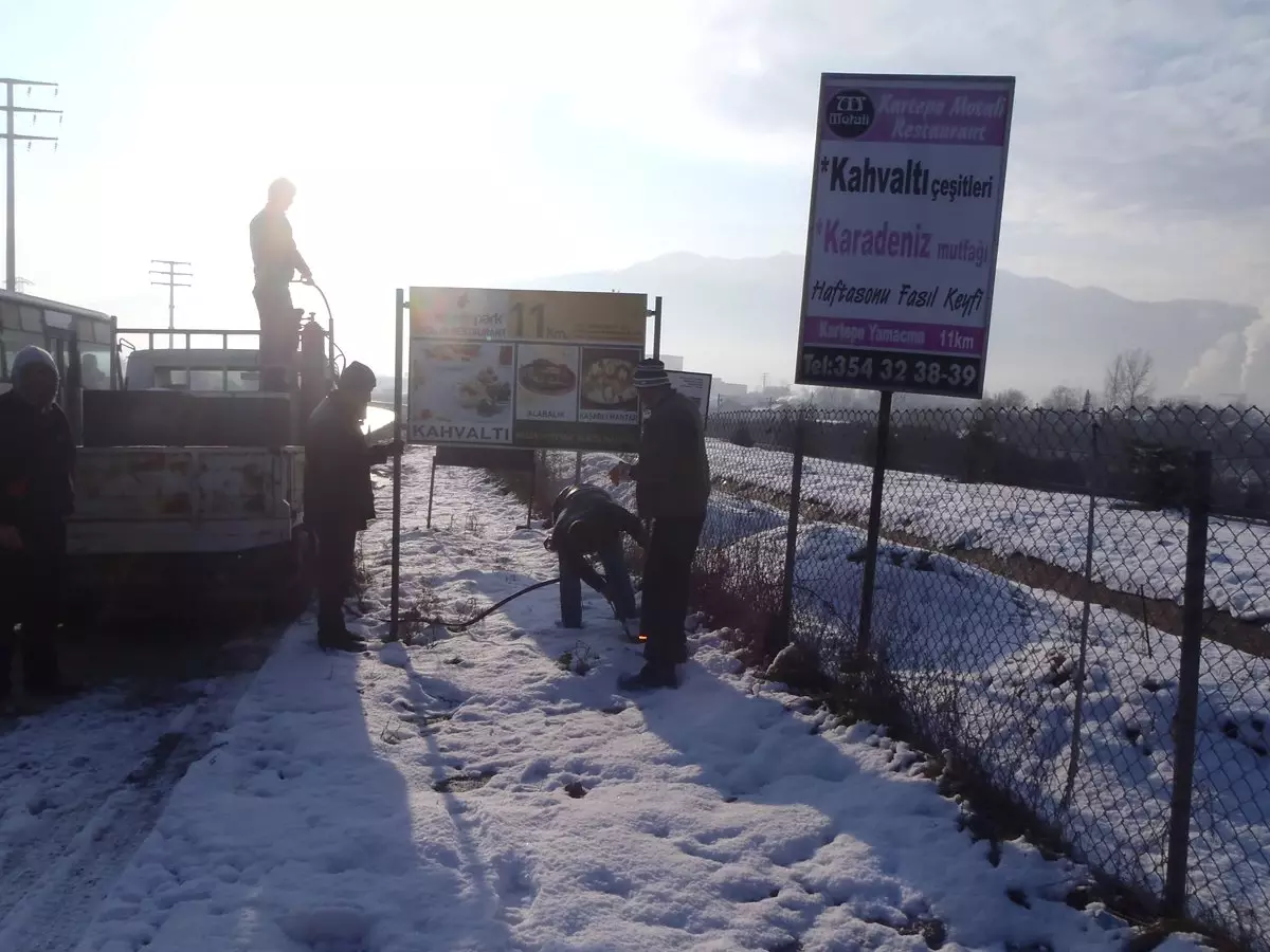 Kartepe\'de Reklam Tabelaları Kaldırılıyor