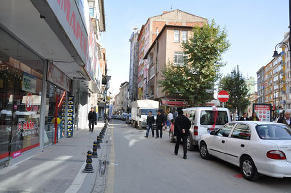 Kasap Pazarı Civarı Araç Trafiğine Kapatıldı