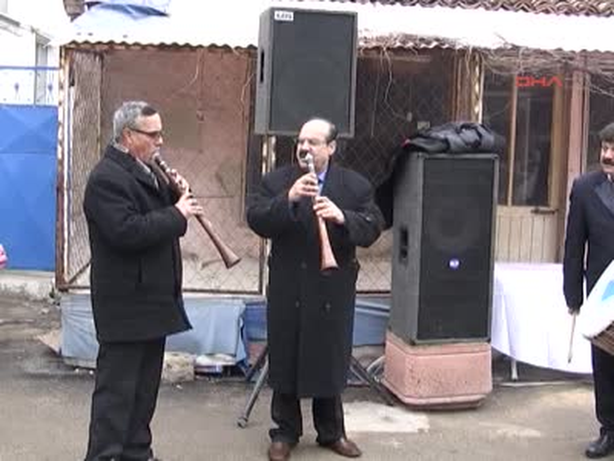 Kırklareli\'nde Zurnacı \'Kara Hüseyin\'in Heykeli Açıldı