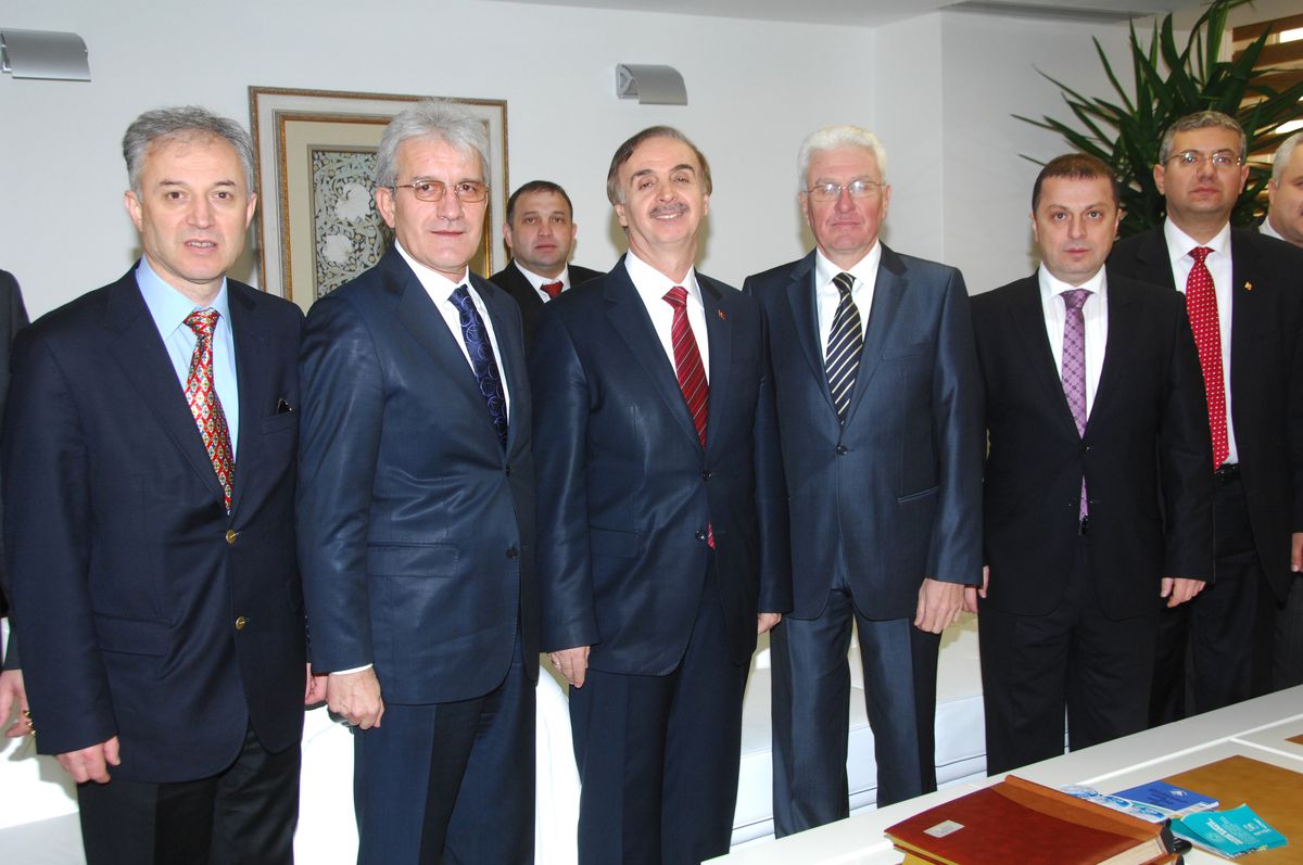 Komşudan Başkan Keskin'e Ziyaret