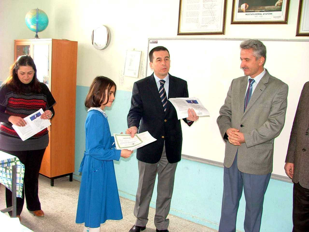Kulu'da Öğrencilerin Karne Sevinci