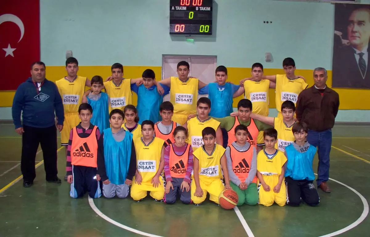 Malatya ve Elazığ Dev Adamları Dostluk Müsabakası Oynadı