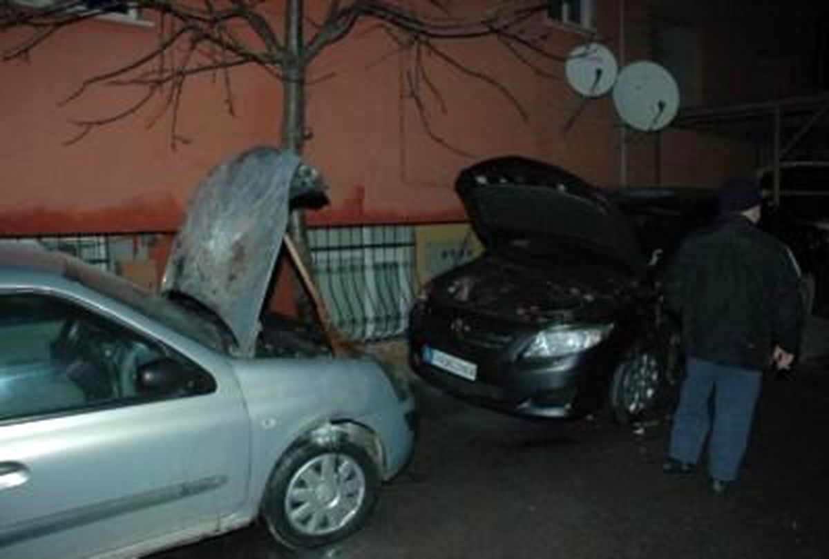 Maltepe\'de 5 Araç Kundaklandı