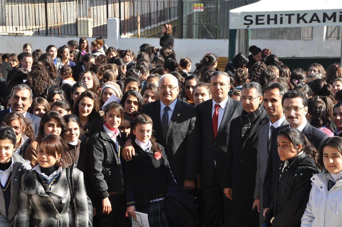 Milletvekili Mehmet Erdoğan, Karne Dağıttı