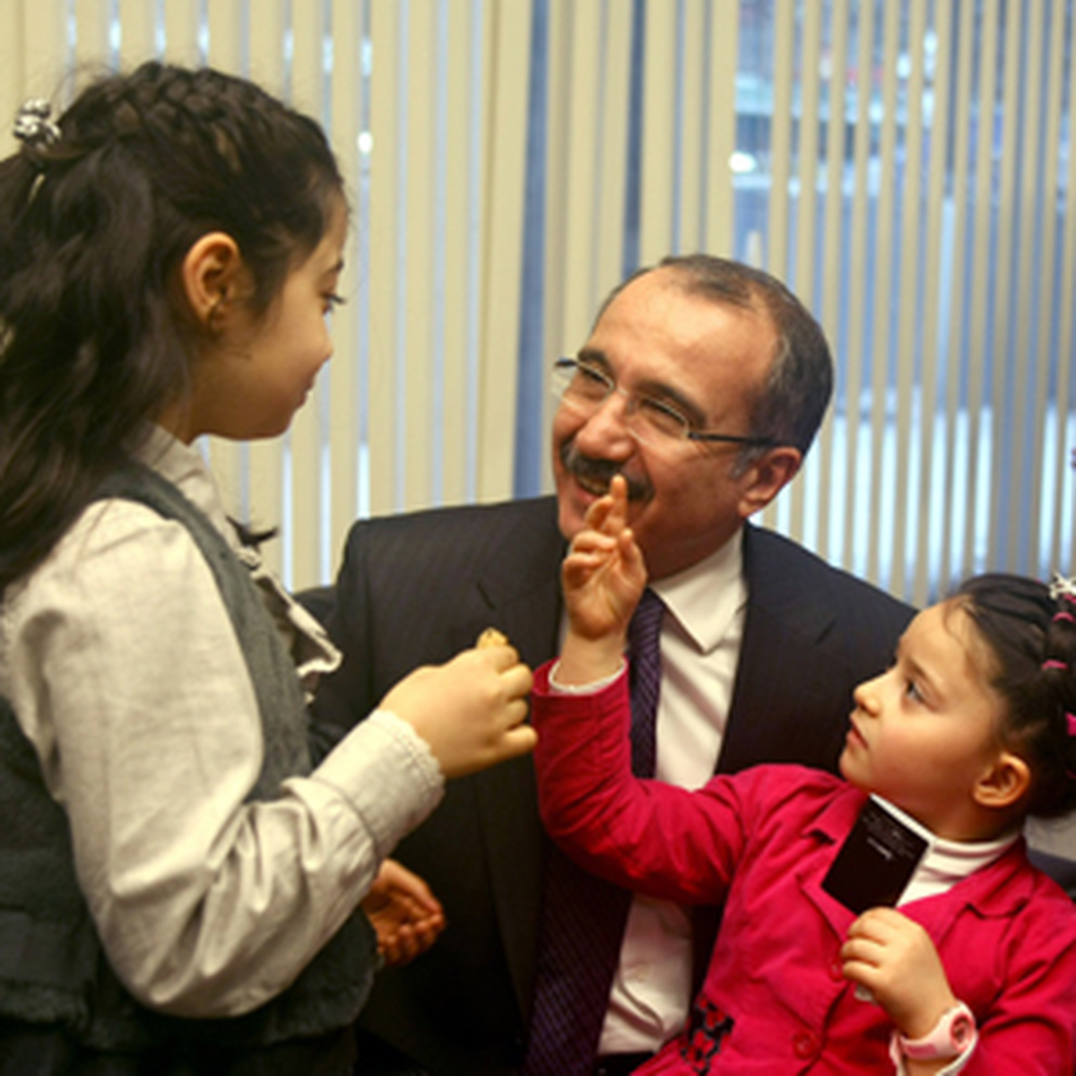 Öğrencilerden Milli Eğitim Bakanı Dinçer\'e Ziyaret