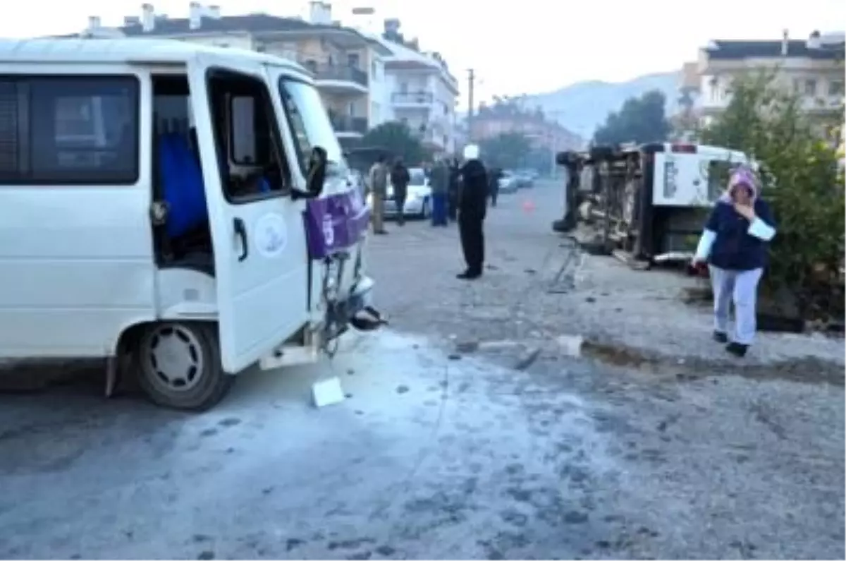 Öğretmen ve Öğrenci Servisi Çarpıştı