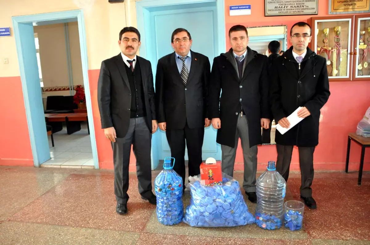 Öğretmenler 3 Bin Plastik Kapak Topladı