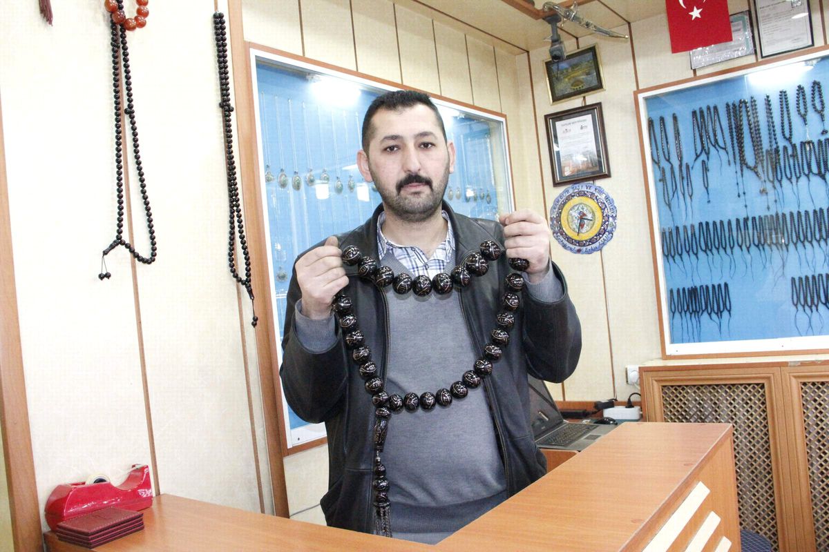 Oltu Taşından 5 Kilogram Ağırlığında Tespih Yaptı