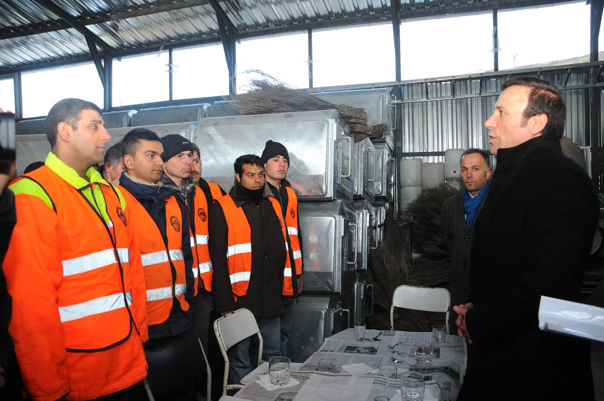 Osman Genç: "Halkın Hizmetkarıyız"